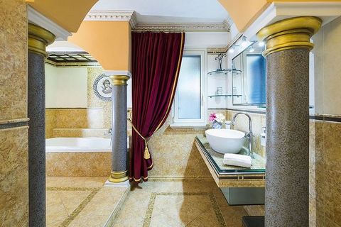 Vistabuena è un´esclusiva villa con piscina privata situata in splendida posizione panoramica nei dintorni di Taormina. Maestosa ed elegante, la residenza regala un´incantevole vista sul mare e sulla baia di Taormina, bella da ammirare, sia di giorno...