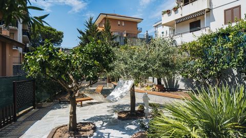 In the beautiful picturesque setting of the Ceriale hill, close to all services and ten minutes from the seafront, we offer for sale a detached house with two real estate units with a large and well-kept garden. The house, unique in its kind, consist...