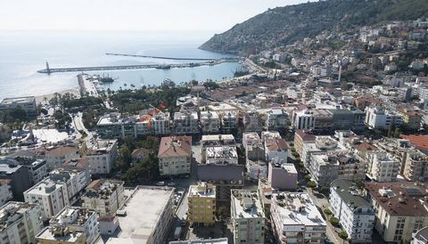 Appartement à vendre La propriété est située au coeur d’Alanya. À proximité, vous trouverez des cafés, des restaurants, des hôpitaux, des pharmacies, des écoles, des banques, des supermarchés, des magasins, des bars et des transports en commun. Alany...