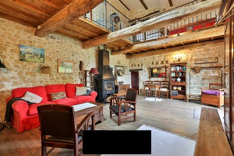 Located in the town of Baudinard-sur-Verdon, this 13th century Templar farm offers us a real journey through time. On a plot of more than 3 hectares, this building of 410m2 is divided into 6 individual apartments favoring a commercial activity of ren...