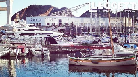 A20059ASR13 - With an exceptional location in La Ciotat in what is considered the most beautiful bay in the world, in the heart of the famous shipyard in front of the unique 