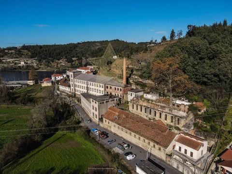 Nos finais do séc. XVIII e no início do séc. XIX foram-se instalando em Crestuma algumas das mais importantes unidades industriais de fundição, relacionadas diretamente com a produção do vinho do Alto Douro e, posteriormente, com o fabrico de armamen...