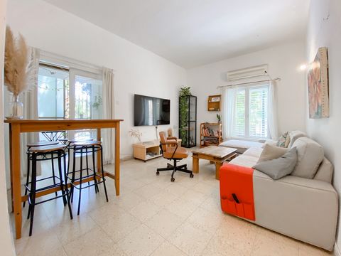 Excellent apartment on the sought out Gordon Street in Tel Aviv. In the center of all of Tel Aviv’s Action. Few minutes walk to Dizengoff center, cafes, restaurants. 12 minutes walk to the Famous Gordon Beach. Huge potential to make your dream apartm...