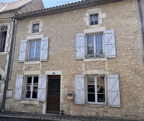 This very spacious house offers 2 accommodations with 2 separate accesses. Located in Verteuil-sur-Charente, one of the most beautiful villages in Charente, with a shop, restaurants are bars. Also a regular weekly market. This property is on 3 levels...