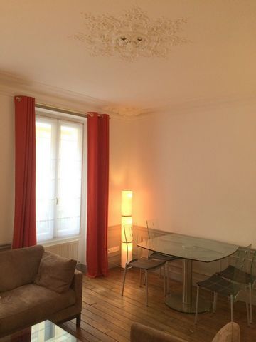 This 60m2 apartment, located 200m from the rue Mouffetard, is the ideal place to live in the “old Paris”. Composed of 2 bedrooms, it can comfortably accommodate 4 people. Located on the first floor of a 19th century building, rue de l’Arbalète, this ...