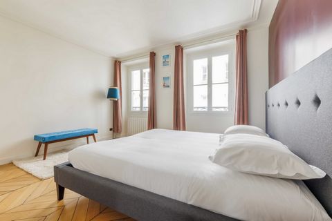 This is an 80m² apartment situated on the 2nd floor without an elevator. The apartment is conveniently located just a 3-minute walk from Hôtel des Invalides and a 15-minute walk from Champ de Mars. It features: An upstairs fully equipped and function...