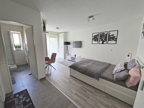 Feel completely comfortable in this lovingly furnished 1-room apartment! The apartment is fully equipped so you can move in carefree. A 140 x 200 cm bed is available for a restful sleep and a folding wall table and chair for the home office. To relax...
