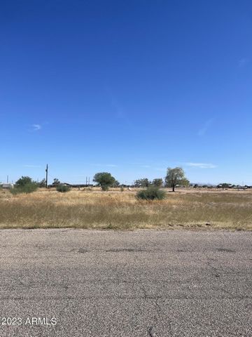 Discover the perfect blend of spaciousness and convenience with this exceptional land listing in Casa Grande, AZ. Spanning over 3 acres, this expansive property offers a canvas for your dream home or investment opportunity. Utilities are already ion ...