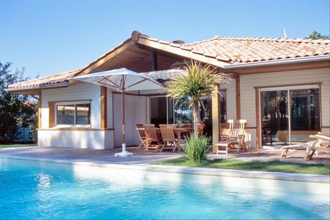 Moliets is a little paradise on the Landes coast. In the pine forest on the 2nd and 17th hole of the Moliets golf course, there superb villas are located 1.5 km - 2 km from the large beaches in Moliets and close to all amenities. Shops & Services: Ba...