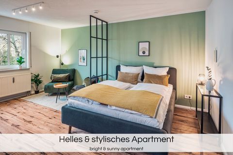 Fühl dich wie zu Hause in diesem designvoll eingerichteten Apartment. Die Wohnung ist voll ausgestattet und modern eingerichtet. Meine Unterkunft ist ein sicherer Ort für Angehörige aller Minderheiten und Randgruppen. Jeder ist willkommen. > 15min zu...