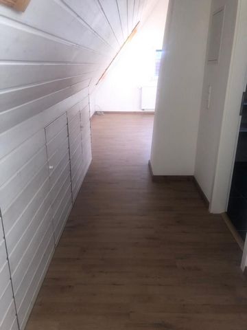 The apartment is located next to Panzarkaserne and rent it to female people, e.g. students or commuters. The apartment has no kitchen. It is 2.8km to the Böblingen bus station and there is a bus connection from the house about 1 minute on foot. If ne...