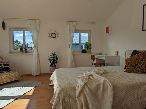 A beautiful fully furnished south-facing 2-room apartment is available for rent for long-term in Berlin C-zone. The apartment has two rooms, kitchen with dining, bathroom and balcony. The apartment is available with ANMELDUNG! The apartment is in per...