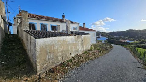House located in the friendly village of Pereiras-Gare with 4 rooms, kitchen and bathroom. It may benefit from some improvement works but is ready to move in. Electricity and water connections installed. Pereiras-Gare is a quiet village on the border...