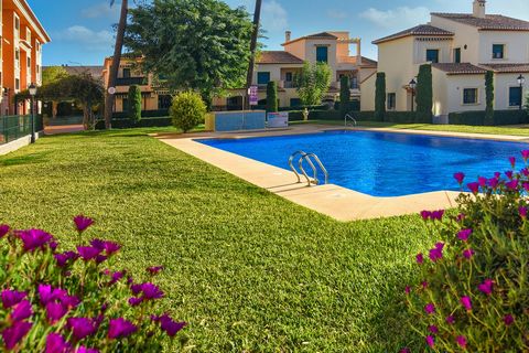 Beautiful and comfortable apartment in Javea, Costa Blanca, Spain with communal pool for 2 persons. The apartment is situated in a urban and mountainous beach area, close to restaurants and bars, shops and supermarkets, at 1 km from La Grava Puerto, ...