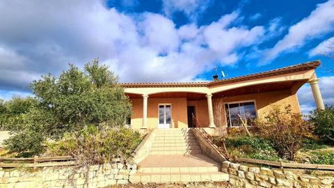 Picturesque village in the Orb Valley with cafe, bread depot and pizzeria, located at 5 minutes from Cessenon-sur-Orb and Murviel les Beziers, 25 minutes from Beziers and 30 minutes from the beach ! Pleasant single storey villa (4 faces, built in 200...