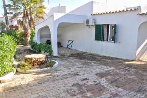 This gorgeous villa in Vilamoura has 3 bedrooms and is ideal for a large family coming for activity-filled or relaxing vacation. It offers proximity to many sports, the marina and features a swimming pool and barbecue.Portuguese cuisines can be savou...
