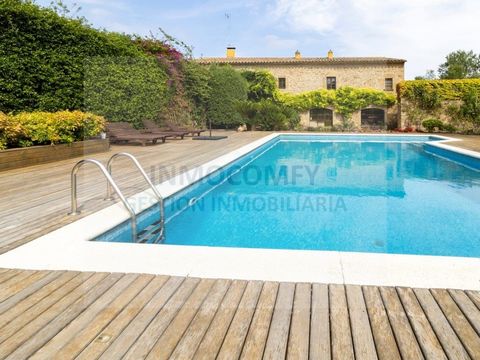 MASIA IN RUPEE of 1,000 m2. Completely rehabilitated with high quality materials, with a great historical character. Access to the farm by a private road. Covered parking, laundry and sports equipment, garden with swimming pool, paddle tennis court, ...
