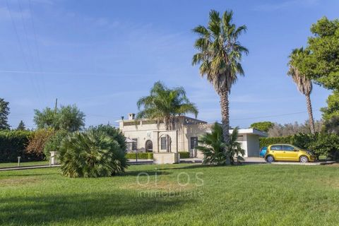 Step into the world of luxury with this villa in Puglia, a breathtaking retreat complete with a pool, nestled in the heart of Puglia's picturesque countryside just a stone's throw away from the medieval town of Oria. This Pugliese-style villa, steepe...