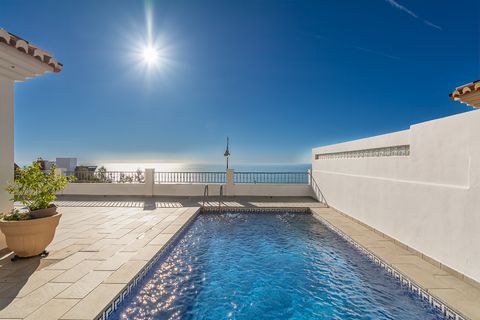 Panoramic sea views from almost every room in this bright and spacious villa in the sought-after location of El Peñoncillo Beach. Three bedrooms and bathrooms, private pool, basement and garage. Many generous terraces and a roof terrace to enjoy. Per...