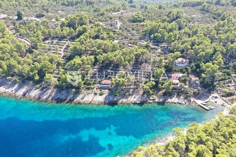 Korčula, building land on the north side of the island, located in a beautiful, quiet bay, 1st row from the sea. Existing access road 5.5 m wide. Ideal for 3 residential buildings. Electricity has been supplied and the construction of the substation ...