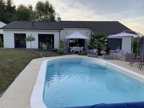 87270 COUZEIX - PAVILION OF 150M2 - 7 ROOMS - 4 BEDROOMS - LAND 1503M2 - SWIMMING POOL Efficity, the agency that values your property online, offers you this magnificent single-storey pavilion of 150m2 with swimming pool, built on a plot of 1503 m2, ...