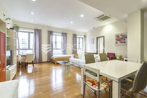 Draškovićeva Street, a beautiful two bedroom apartment of 85 m2 on the ground floor of an exquisitely maintained building. Fully furnished and furnished, it consists of a spacious living room, a kitchen with dining area, two bedrooms, a bathroom and ...