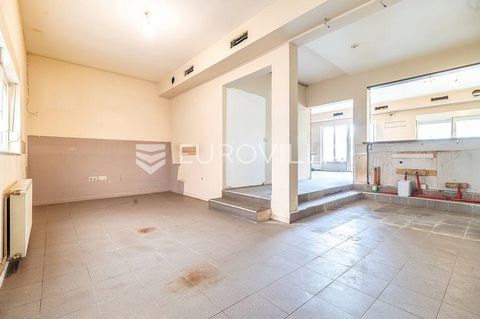 Zagreb, Bukovac, rental of a versatile commercial space in a pleasant location near Maksimir Forest. Along with 78 m2 of interior space, there is also a 130 m2 terrace/parking area. It is located on the ground floor of a residential-commercial buildi...