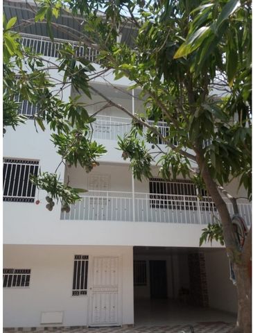 For sale, new building located in a tourist sector of Rodadero south, just 6 blocks from the sea of Playa Salguero, it is on a wide vehicular street, near Tamaca Avenue and the Caribbean Trunk, close to the public transportation service, chain stores...