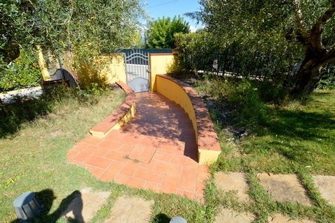 Pretty villa in Marsciano, not far from Perugia, with well-kept garden and private swimming pool. The property is located in the city centre, but in a quiet area. Finely furnished, this modern and spacious holiday home is perfect for a relaxing stay....