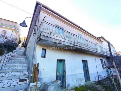 In the Cilento National Park, in the municipality of Trentinara, we offer for sale a semi-detached house, an excellent investment in a quiet and suggestive place for its numerous tourist attractions, such as excursions on Mount Vesole and the panoram...