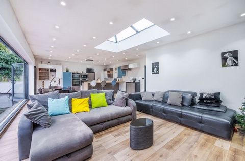 Frost Estate Agents are delighted to offer this stunning, completely refurbished and extended four bedroom detached bungalow. Situated upon a quiet cul-de-sac, this sleek and stylish home offers contemporary design, stunning open plan living and all ...