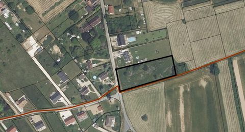 Located in Sainte Geneviève des Bois (45230). Building plot of 2829 m2 partially closed. Facade of about 33 m. Water, electricity and mains drainage on the street. The soil study is ongoing. Do not hesitate to contact the agency for more information ...