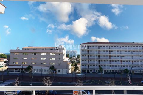 Appartement à seulement 600 mètres de Playa Cristal, avec 2 chambres et un balcon avec vue sur la mer. ~~L'appartement est de style classique et comprend deux chambres, une cuisine entièrement équipée, un grand salon-salle à manger avec accès à une g...