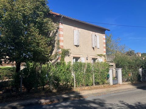 PRETTY STONE STATION HOUSE COMPLETELY RESTORED ON AN ENCLOSED GARDEN OF 520 M2. BEAUTIFUL LOCATION WITH VIEW. IN THE IMMEDIATE VICINITY OF A BEAUTIFUL VILLAGE WITH ALL SHOPS IN THE TOURIST LOT VALLEY. (46700).   House of 124 m2 partly raised over cel...