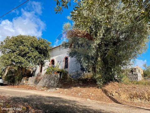   Joint sale of a house with patio and plot of rustic land, located in Vinha da Rainha, Soure.   The single-storey, detached house is set in a rural environment and is developed by: - Entrance hall; -Living room; -Dining room; - Two bedrooms; -Kitche...