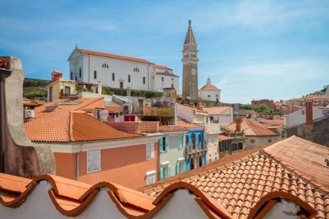 Presenting for sale, a luminous and generously sized 3-room apartment spanning 124.60 m2 situated in the heart of Piran. This captivating apartment, perched on the 3rd floor, offers a splendid panorama of Piran. The layout encompasses an inviting ent...