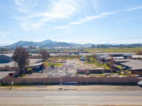 Opportunity to own just over 40,510 (.93 acres) square feet of land (currently zoned business park/commercial). This vast lot is gated, and sits between I215 and SR74 on Ethanac Road. AMAZING LOCATION! Centrally located and easy access to freeways/hi...