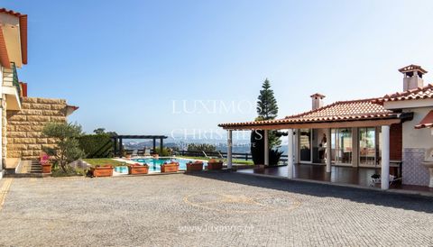 Villa of exceptional stature featuring traditional design , positioned in a privileged area, offering expansive vistas of Lousada . This grand residence, characterised by its ample areas and practical design, is organised primarily on the ground leve...