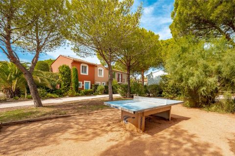Located 2 km from the picturesque village of Giens, Le Hameau de la Pinède offers a selection of apartments and houses built in traditional Provençal style. They are spread around a magnificent garden and have either a balcony or terrace. From the re...