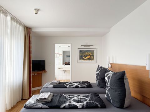 Welcome to our beautiful rooms in Münster! Our rooms offer the perfect combination of comfort, convenience and community, making them ideal for travelers looking for a unique living experience. Each room is furnished and has its own bathroom with toi...