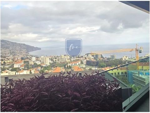 Excelente Oportunidade de Investimento!!! Apartamento T2de 125m2 com uma varanda de 17m2 para desfrutar de uma linda vista. Cada suíte tem uma casa de banho privada. Condomínio Exclusivo situado na zona das Virtudes Composto por 3 edifícios, piscinas...