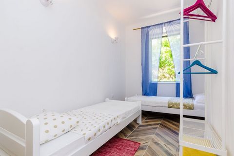 Apartments Eos & Vespera is located in Gruž, located 2,4 km from the famous Old Town of Dubrovnik with various beaches, historic sights, restaurants, cafes, bars and shops. Public parking is available at the location nearby. Charges are applicable an...