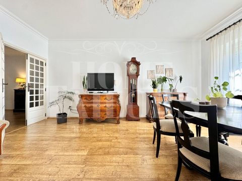 We present this incredible 4 bedroom flat, fully recovered, located on the emblematic Av. da Igreja, in Alvalade - one of the most desirable neighbourhoods in Lisbon. With a perfect combination of modernity and comfort, this is the opportunity you ha...