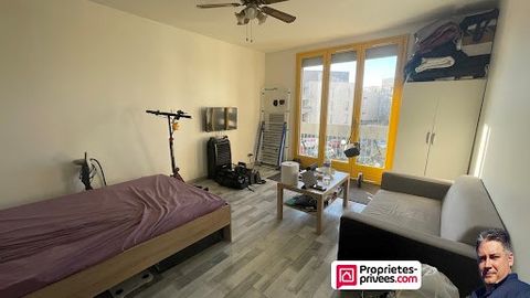 Saint Priest (69800), appartement T4 de 83.40 M² de surface utile et de 76.83 m2 carrez au 2e étage d'une résidence fermée située à proximité du tram T2, bus, écoles et commerces. Comprenant 1 cuisine équipée donnant sur un balcon, ,1 séjour lumineux...