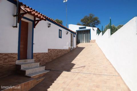 Villa met 2 slaapkamers en achtertuin, midden in het platteland en volledig gerenoveerd. Gelegen in Elvas, in de buurt van Aldeia do Pombal, in een landelijke en rustige omgeving, met een landelijke omgeving, is deze villa over het algemeen in uitste...