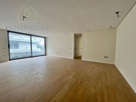 Apartamento T2 novo no centro de Espinho para comprar, Espinho, Aveiro - Portugal Novo condomínio fechado no centro da cidade de Espinho. Apartamentos com ótimas áreas, acabamentos de elevada qualidade e com um design moderno e funcional. Este aparta...