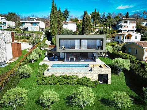 Modern Enchantment with a View of Lake Garda: Villa Oliveto in Marciaga di Costermano. Welcome to your oasis of modern elegance on the hills of the picturesque Lake Garda. We enthusiastically present this wonderful villa under construction, located i...