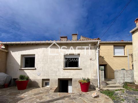 Dans le centre historique de Sournia, à quelques pas de l'épicerie, des restaurants, découvrez cette charmante maison de village. Un petit portillon permet d'accéder via une terrasse privée à la cuisine lumineuse de 12m2, avec son bar américain pour ...