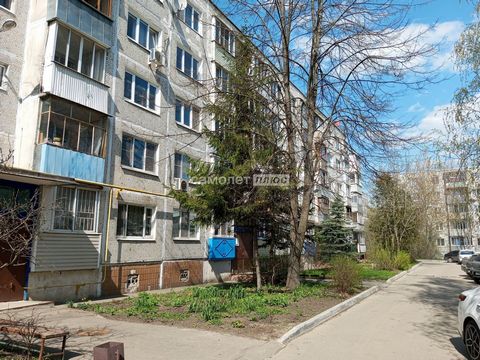 Продается однокомнатная квартира в поселке Воровского. Квартира просторная, светлая, теплая, на полу ламинат, окна ПВХ, есть кладовая комната и балкон. До ж/д станции Храпуново пять минут ходьбы пешком. В шаговой доступности: школа, детский сад, поли...