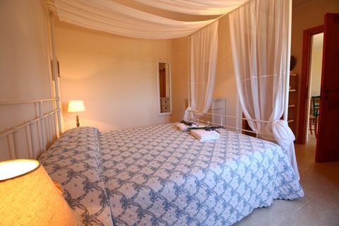 Deze romantische vakantieboerderij heeft ruimte voor 2 personen en er is 1 slaapkamer. De woning staat in Rome-Lazio en is perfect als je met je partner een rustige vakantie wil. Het strand is vlakbij en er is een zwembad aanwezig. Op 3 km van het ve...